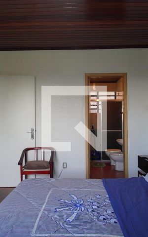 Casa à venda com 200m², 3 quartos e 2 vagasSuíte