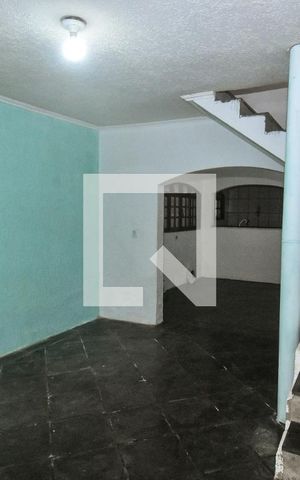 Casa à venda com 262m², 4 quartos e 4 vagas Casa à venda com 262m², 4 quartos e 4 vagasSala