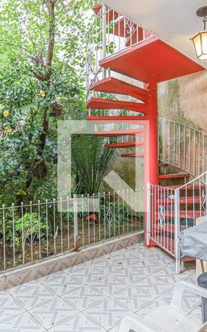 Casa à venda com 435m², 4 quartos e 8 vagas Casa à venda com 435m², 4 quartos e 8 vagasQuintal