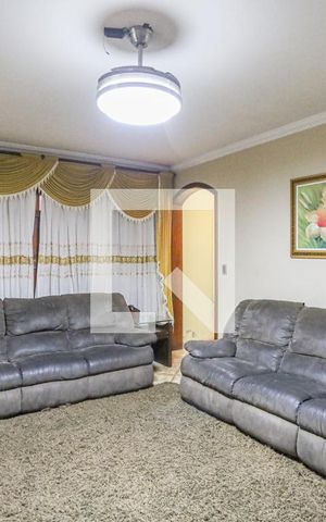Casa à venda com 435m², 4 quartos e 8 vagas Casa à venda com 435m², 4 quartos e 8 vagasSala