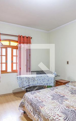 Casa à venda com 435m², 4 quartos e 8 vagas Casa à venda com 435m², 4 quartos e 8 vagasQuarto 3