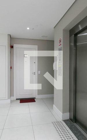 Apartamento à venda com 42m², 2 quartos e sem vaga Apartamento à venda com 42m², 2 quartos e sem vagaHall - Elevador