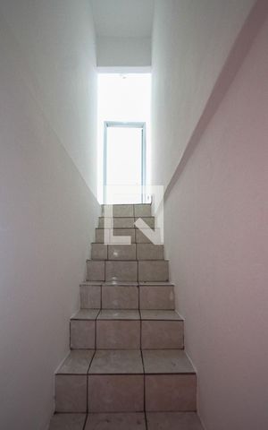 Casa à venda com 110m², 3 quartos e 1 vaga Casa à venda com 110m², 3 quartos e 1 vagaEscada