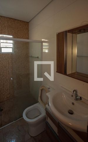 Casa à venda com 110m², 3 quartos e 1 vaga Casa à venda com 110m², 3 quartos e 1 vagaBanheiro