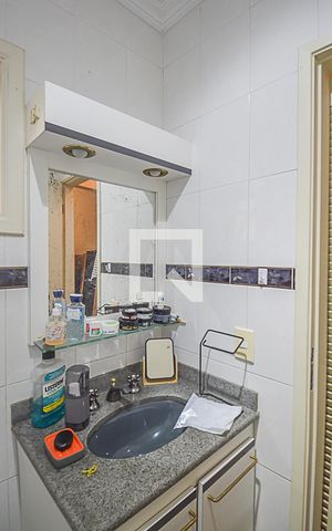 Casa à venda com 279m², 4 quartos e 6 vagas Casa à venda com 279m², 4 quartos e 6 vagasBanheiro da Suíte