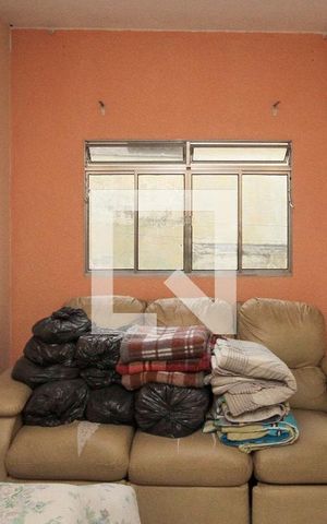 Casa à venda com 240m², 3 quartos e 2 vagas Casa à venda com 240m², 3 quartos e 2 vagasSala Casa 2