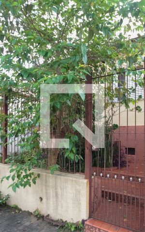 Casa à venda com 240m², 3 quartos e 2 vagas Casa à venda com 240m², 3 quartos e 2 vagasFachada