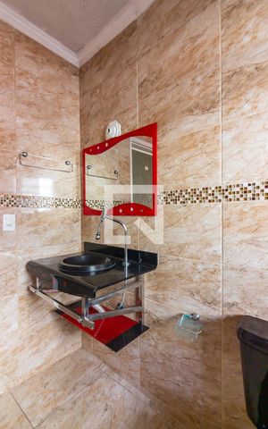Casa à venda com 205m², 4 quartos e 2 vagas Casa à venda com 205m², 4 quartos e 2 vagasBanheiro Social - Casa 2