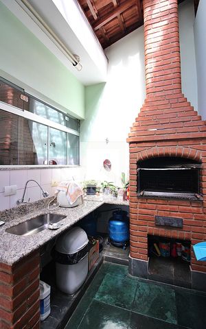 Casa à venda com 144m², 3 quartos e 2 vagasChurrasqueira