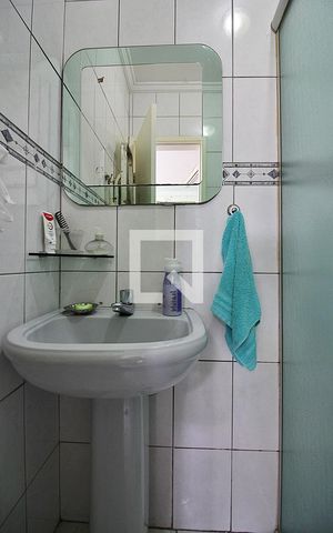Casa à venda com 144m², 3 quartos e 2 vagasBanheiro de serviço