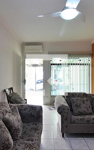 Casa à venda com 144m², 3 quartos e 2 vagasSala