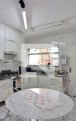 Casa à venda com 144m², 3 quartos e 2 vagasCozinha