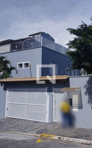 Casa à venda com 150m², 3 quartos e 2 vagas Casa à venda com 150m², 3 quartos e 2 vagasFachada