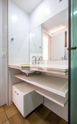 Apartamento à venda com 335m², 3 quartos e 4 vagas Apartamento à venda com 335m², 3 quartos e 4 vagasSuíte 1 - Banheiro 2