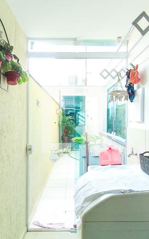 Casa à venda com 250m², 3 quartos e 5 vagas Casa à venda com 250m², 3 quartos e 5 vagasÁrea de Serviço