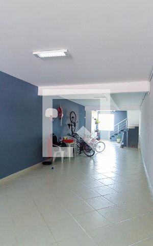 Casa à venda com 250m², 3 quartos e 5 vagas Casa à venda com 250m², 3 quartos e 5 vagasGaragem