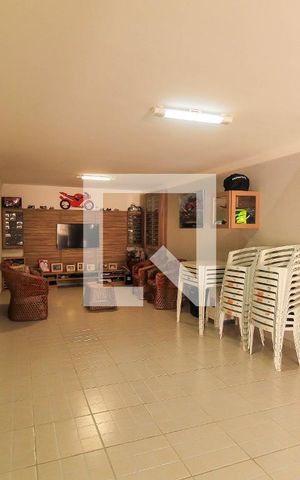 Casa à venda com 250m², 3 quartos e 5 vagas Casa à venda com 250m², 3 quartos e 5 vagasÁrea comum - Salão de festas