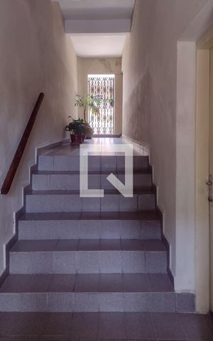 Casa à venda com 300m², 4 quartos e sem vagaEscada Entrada