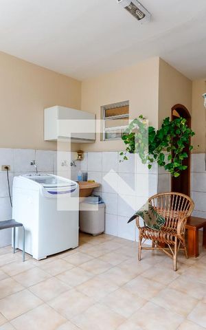 Casa à venda com 300m², 4 quartos e sem vagaÁrea de Serviço