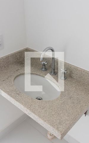 Apartamento para alugar com 115m², 2 quartos e 1 vaga Apartamento para alugar com 115m², 2 quartos e 1 vagaBanheiro da Suíte 1