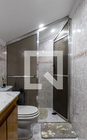 Casa para alugar com 260m², 4 quartos e 3 vagas Casa para alugar com 260m², 4 quartos e 3 vagas3o. Andar - Banheiro da Suíte 4