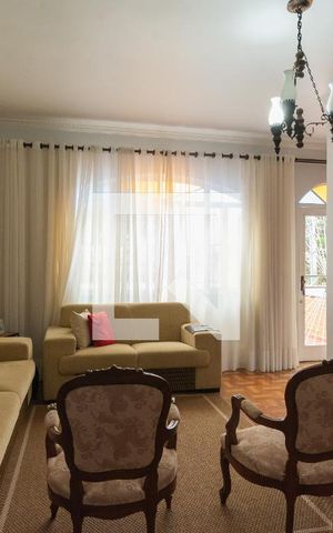 Casa à venda com 179m², 3 quartos e 3 vagas Casa à venda com 179m², 3 quartos e 3 vagasSala