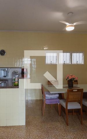 Casa à venda com 179m², 3 quartos e 3 vagas Casa à venda com 179m², 3 quartos e 3 vagasCozinha
