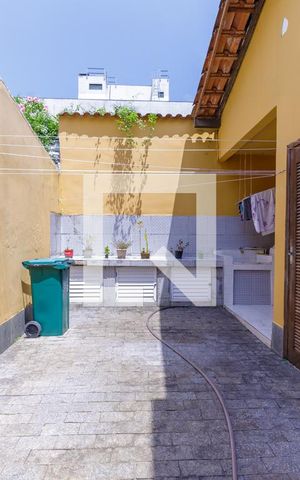 Casa à venda com 410m², 4 quartos e 3 vagas Casa à venda com 410m², 4 quartos e 3 vagasÁrea de Serviço