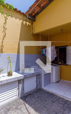 Casa à venda com 410m², 4 quartos e 3 vagas Casa à venda com 410m², 4 quartos e 3 vagasÁrea de Serviço