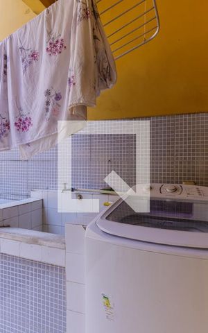 Casa à venda com 410m², 4 quartos e 3 vagas Casa à venda com 410m², 4 quartos e 3 vagasÁrea de Serviço