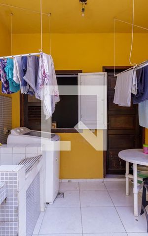 Casa à venda com 410m², 4 quartos e 3 vagas Casa à venda com 410m², 4 quartos e 3 vagasÁrea de Serviço