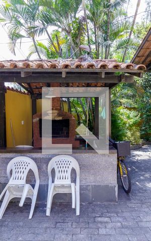 Casa à venda com 410m², 4 quartos e 3 vagas Casa à venda com 410m², 4 quartos e 3 vagasQuintal
