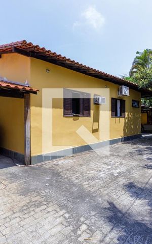 Casa à venda com 410m², 4 quartos e 3 vagas Casa à venda com 410m², 4 quartos e 3 vagasGaragem