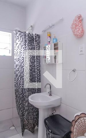 Casa à venda com 100m², 3 quartos e sem vaga Casa à venda com 100m², 3 quartos e sem vagaBanheiro