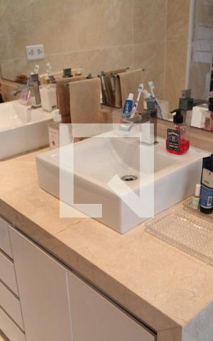 Casa à venda com 195m², 3 quartos e 3 vagasBanheiro da Suíte