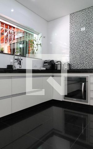 Casa à venda com 195m², 3 quartos e 3 vagasCozinha - Armários