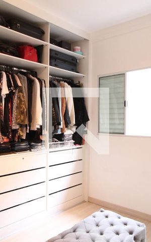 Casa à venda com 195m², 3 quartos e 3 vagasCloset da suíte