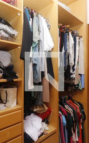 Casa de condomínio à venda com 239m², 3 quartos e 5 vagasCloset da suíte 1
