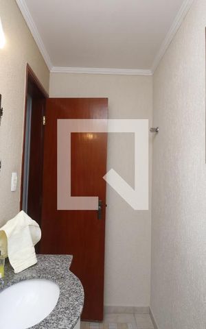 Casa de condomínio à venda com 239m², 3 quartos e 5 vagasLavabo