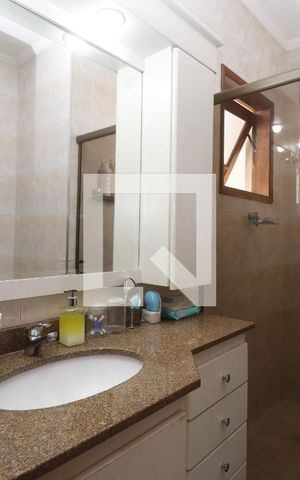 Casa de condomínio à venda com 239m², 3 quartos e 5 vagasBanheiro da Suíte 1