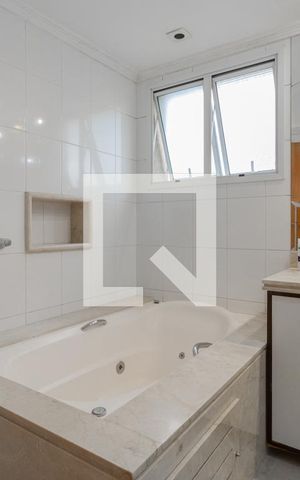 Apartamento à venda com 202m², 3 quartos e 3 vagas Apartamento à venda com 202m², 3 quartos e 3 vagasBanheiro Suíte 1