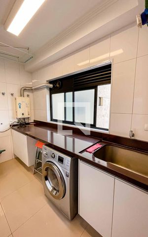 Apartamento à venda com 171m², 3 quartos e 3 vagas Apartamento à venda com 171m², 3 quartos e 3 vagasCozinha