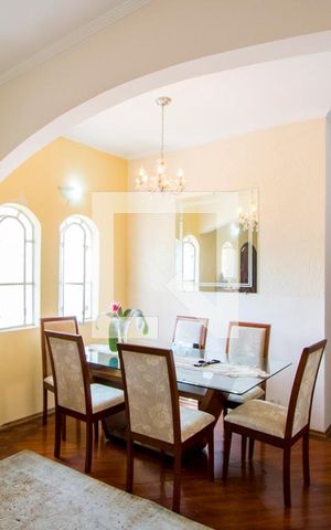 Casa à venda com 218m², 3 quartos e 3 vagas Casa à venda com 218m², 3 quartos e 3 vagasSala