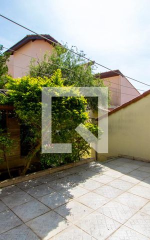 Casa à venda com 218m², 3 quartos e 3 vagas Casa à venda com 218m², 3 quartos e 3 vagasQuintal/Área de serviço