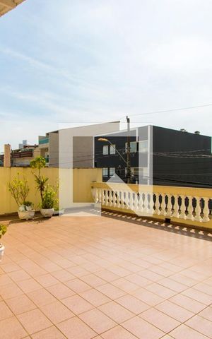 Casa à venda com 218m², 3 quartos e 3 vagas Casa à venda com 218m², 3 quartos e 3 vagasÁrea externa