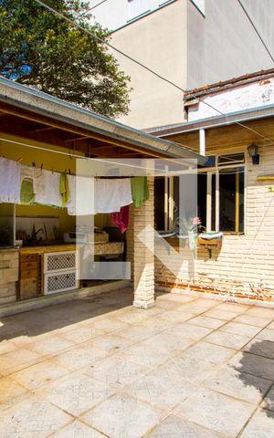 Casa à venda com 218m², 3 quartos e 3 vagas Casa à venda com 218m², 3 quartos e 3 vagasQuintal/Área de serviço