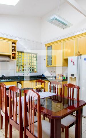 Casa à venda com 218m², 3 quartos e 3 vagas Casa à venda com 218m², 3 quartos e 3 vagasCozinha