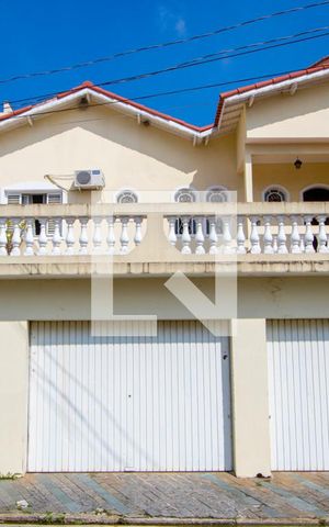 Casa à venda com 218m², 3 quartos e 3 vagas Casa à venda com 218m², 3 quartos e 3 vagasGaragem