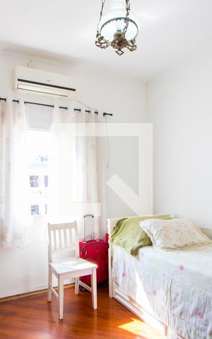 Casa à venda com 218m², 3 quartos e 3 vagas Casa à venda com 218m², 3 quartos e 3 vagasQuarto 2 - Suíte