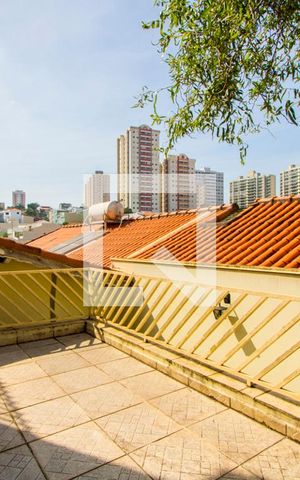 Casa à venda com 218m², 3 quartos e 3 vagas Casa à venda com 218m², 3 quartos e 3 vagasQuintal